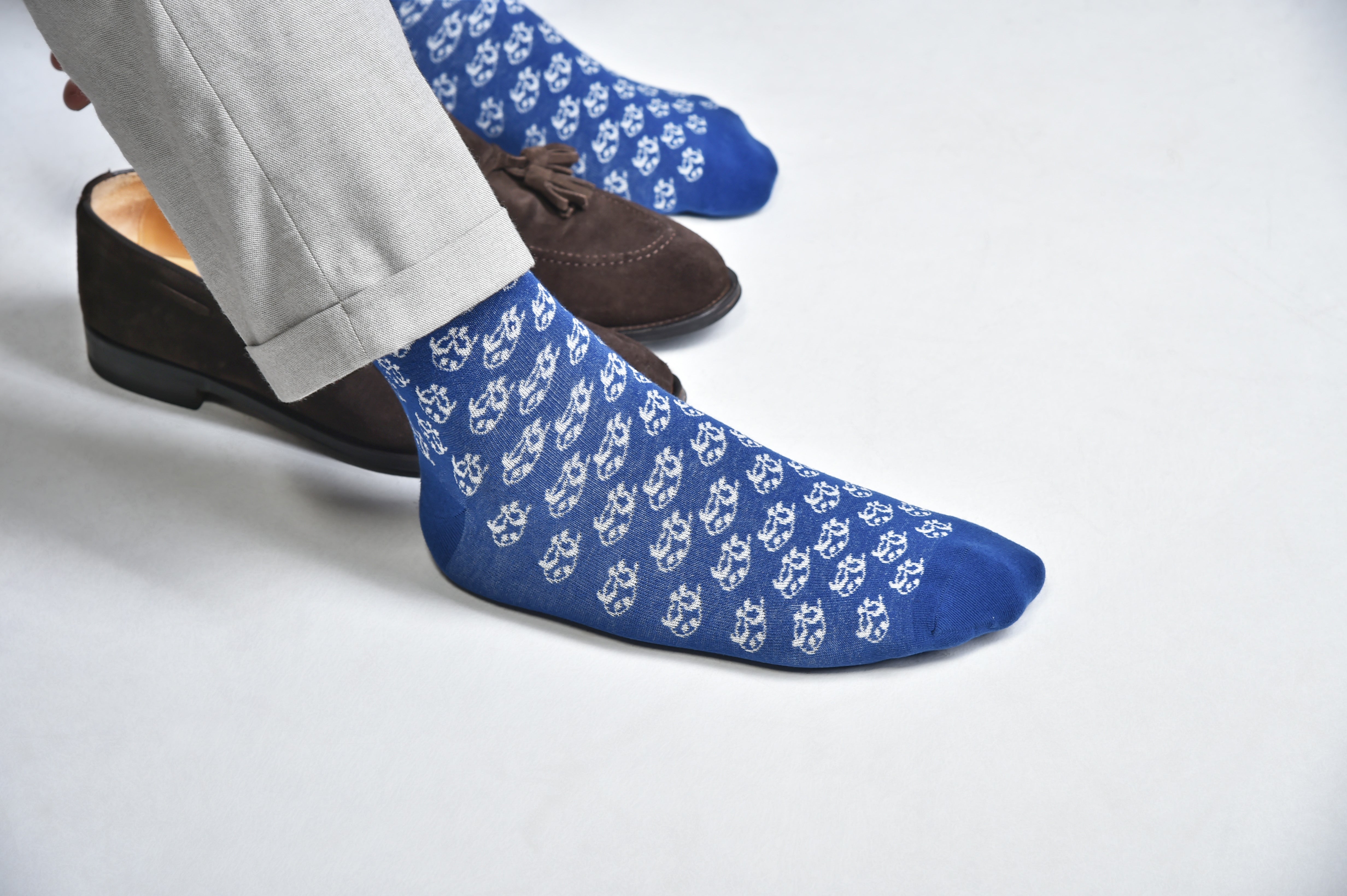 Ti Koro Nko Agyina Combed Cotton Socks (White on Navy)